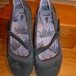 Ahnu Mary Jane in Grey